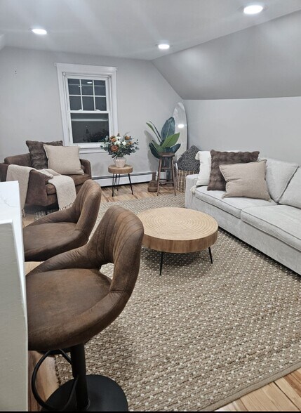 Primary Photo - 115 N Hull St