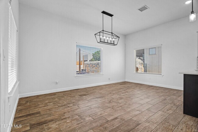 Building Photo - 979 Airship Pl