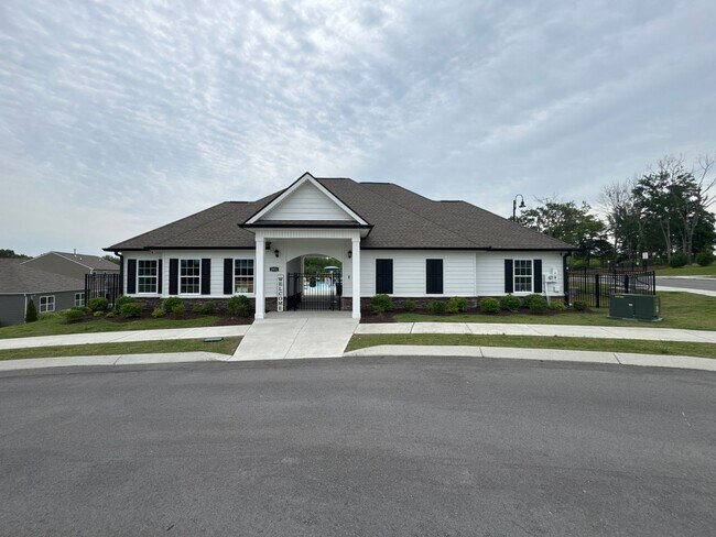 Building Photo - Beautiful 3BR/2.5BA Townhome in a Prime Lo...