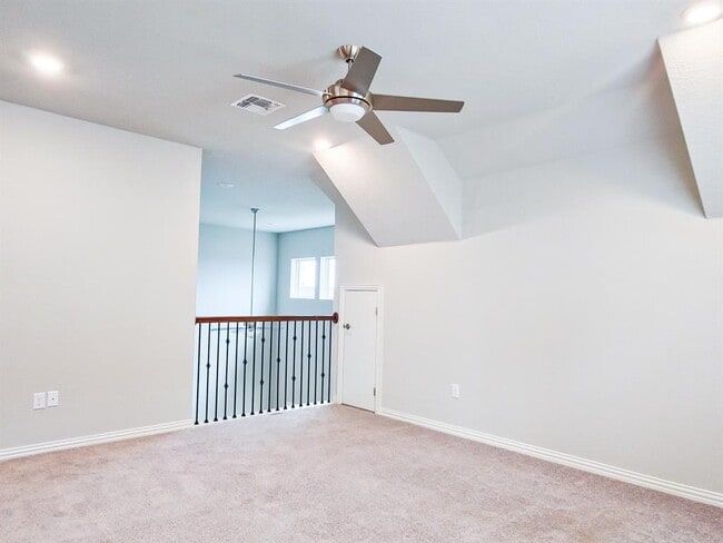 Building Photo - 12716 Bloomington Dr