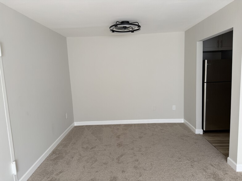 Dining room - 4421 Romlon St