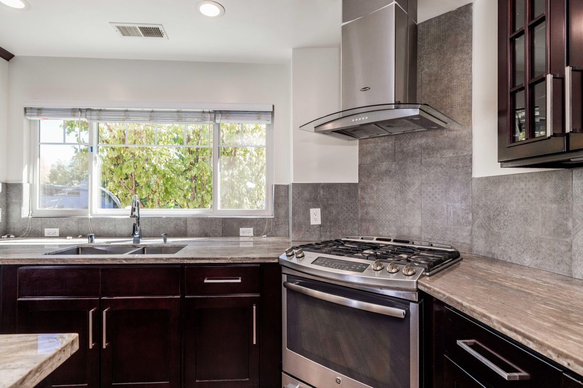 Building Photo - 861 Hollenbeck Ave