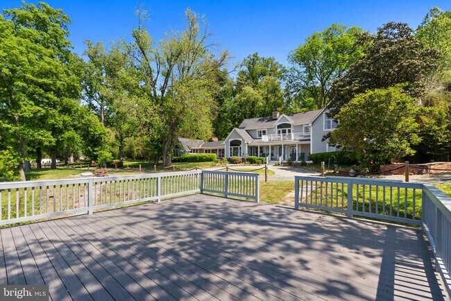 Building Photo - 9112 Riverside Dr