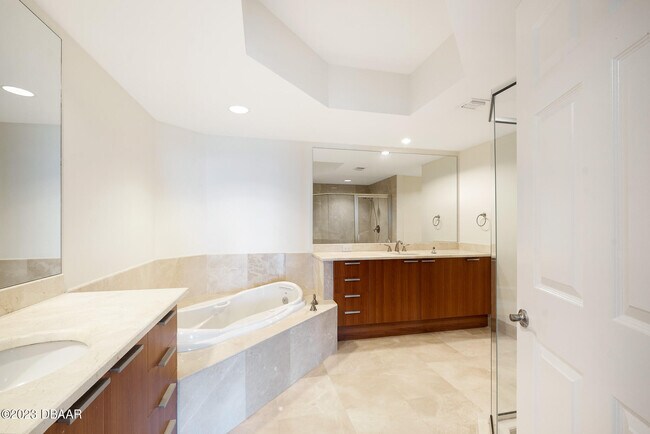 Building Photo - 241 Riverside Dr