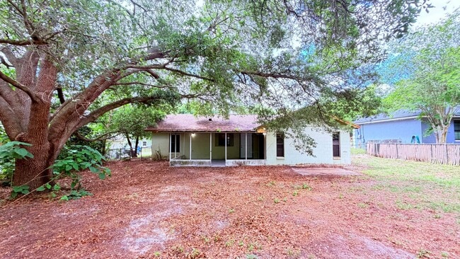 Building Photo - Pet-Friendly 3BR Home with Spacious Yard – No HOA!