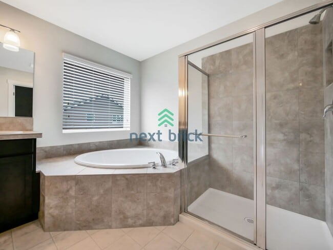 Building Photo - 5 Bed 3 Bath Single-Family Home Available ...