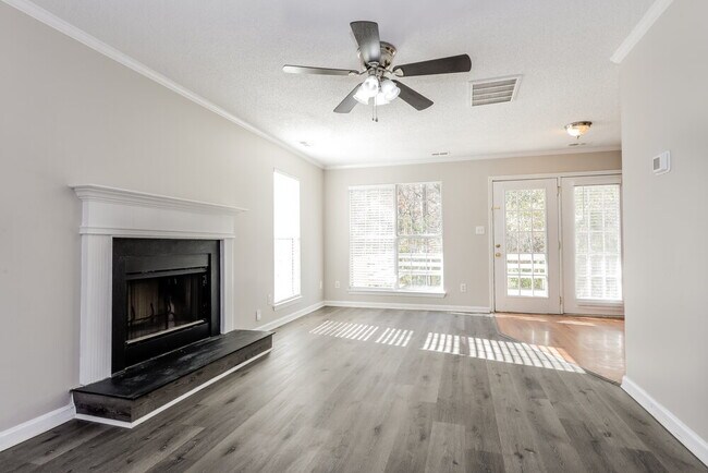 Building Photo - 1623 Oak Knoll Ln