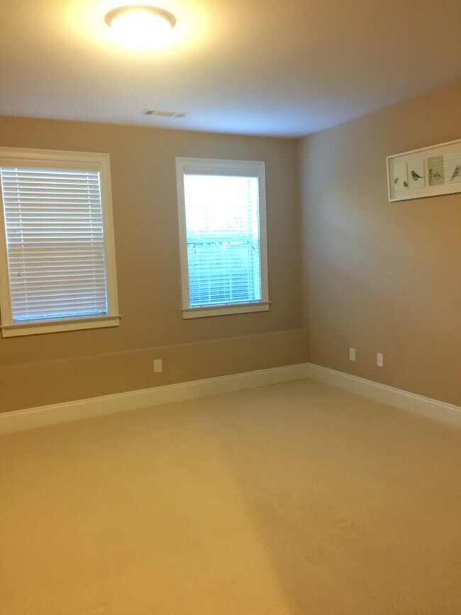 Building Photo - 210 Alderwood Point