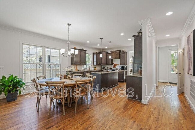 Building Photo - 7 James St