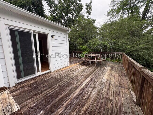 Building Photo - 1312 Laurel Ln