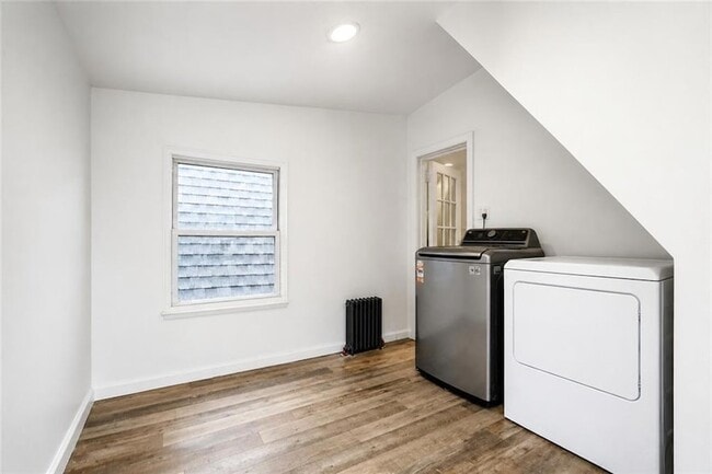 Building Photo - 1112 Beverley Rd