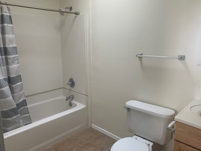 Building Photo - 137 Griegos Rd NW