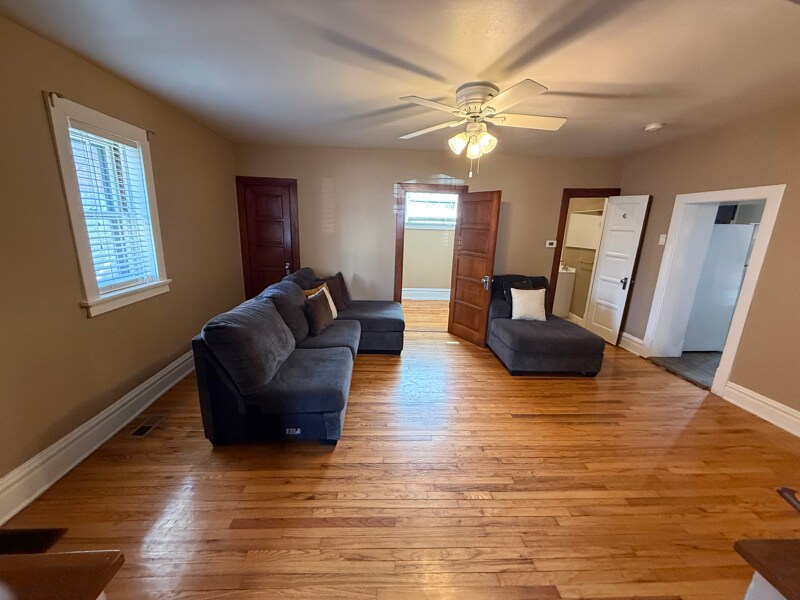 Building Photo - 3238 Mt Pleasant St