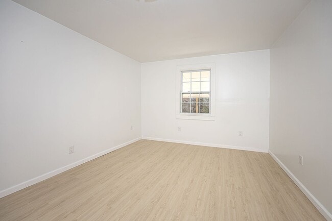 Building Photo - ADORABLE HOME FOR RENT