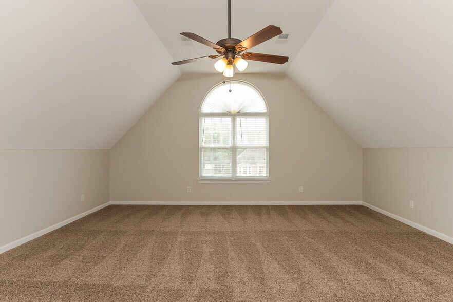 Building Photo - 504 Parrish Way