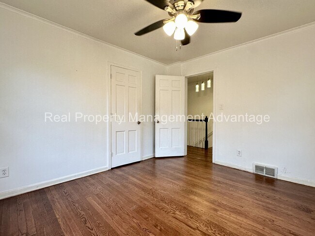 Building Photo - Charming Colonial-Style Home in the Desira...