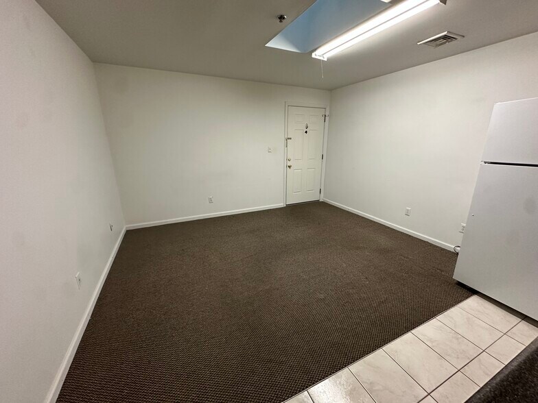 Building Photo - 405 Park Ave