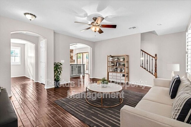 Building Photo - 2544 E Vermont Dr