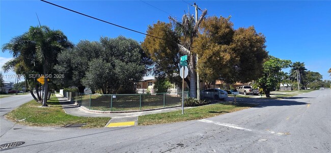 Building Photo - 201 NE 2nd Ave