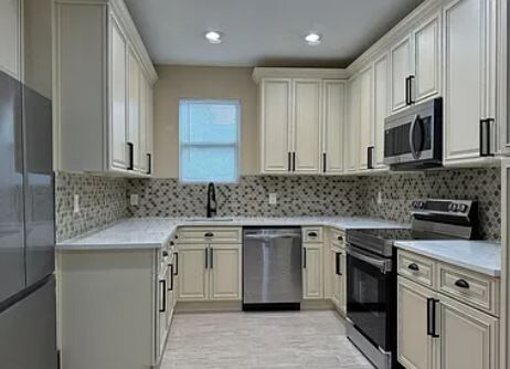 Building Photo - 1325 River St