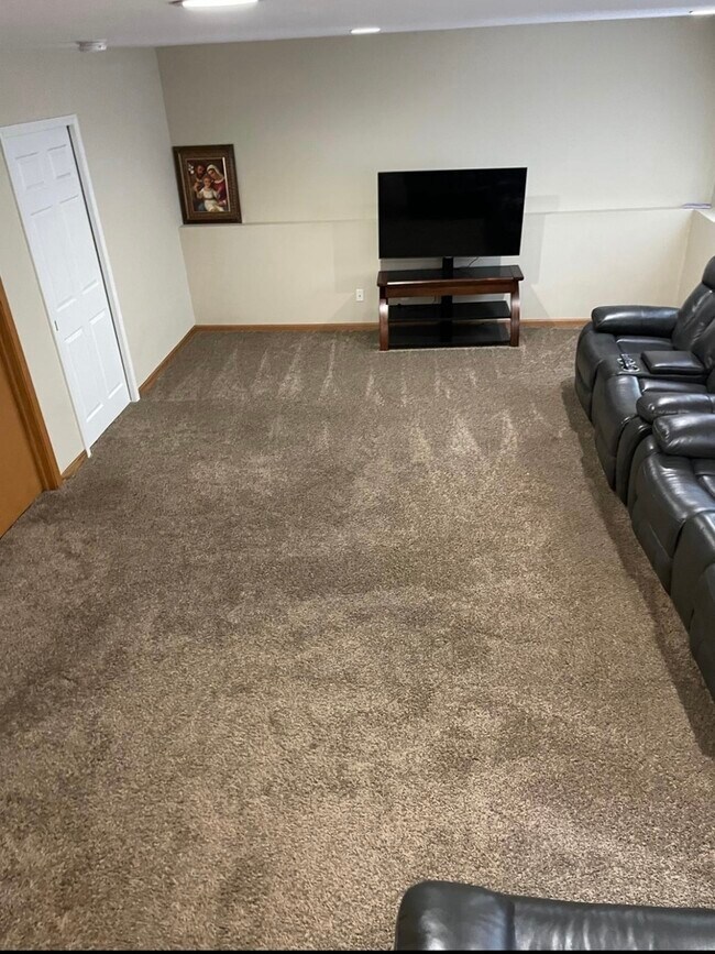 Building Photo - 316 Tall Grass Dr