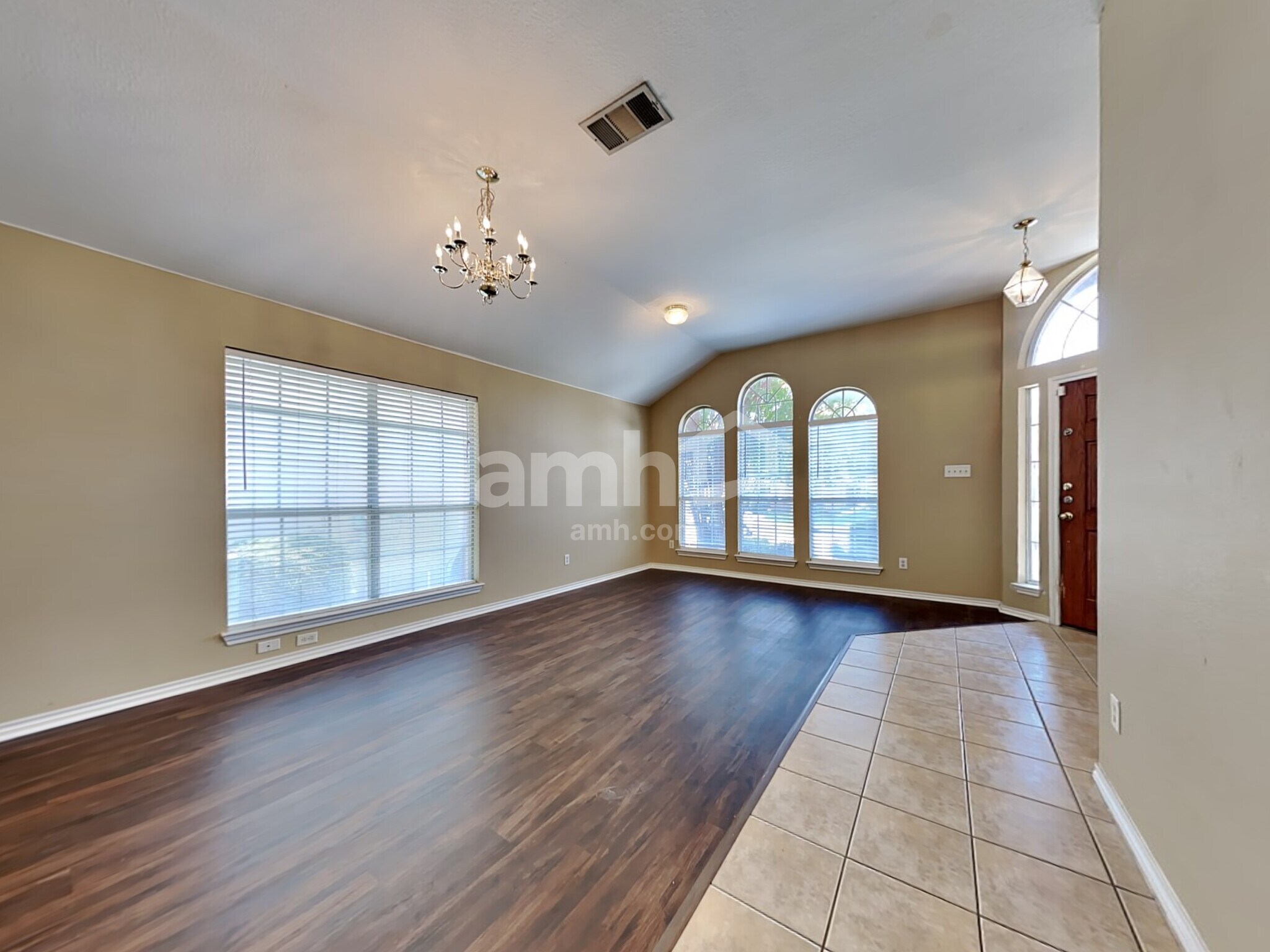 Building Photo - 8820 Sunset Trace Dr