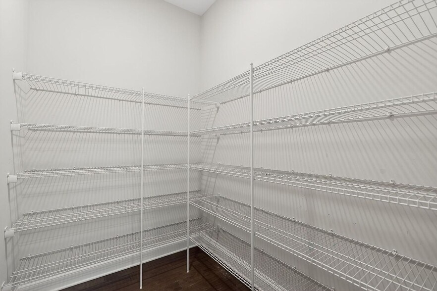 Building Photo - 3745 Crestland Ln