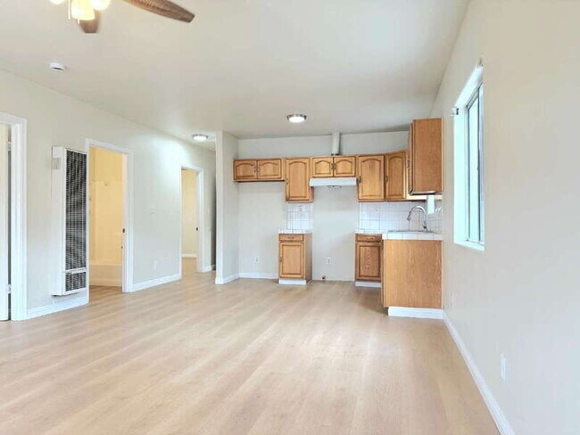 Building Photo - 1323 W 58th St