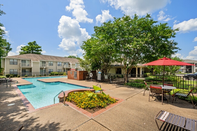 Building Photo - The Ellington at Kirby