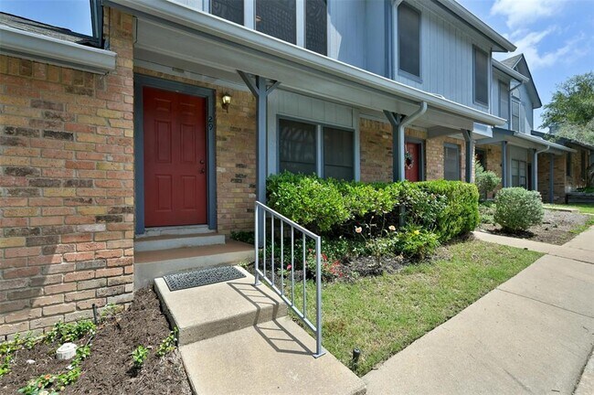 Building Photo - 1411 Gracy Farms Ln