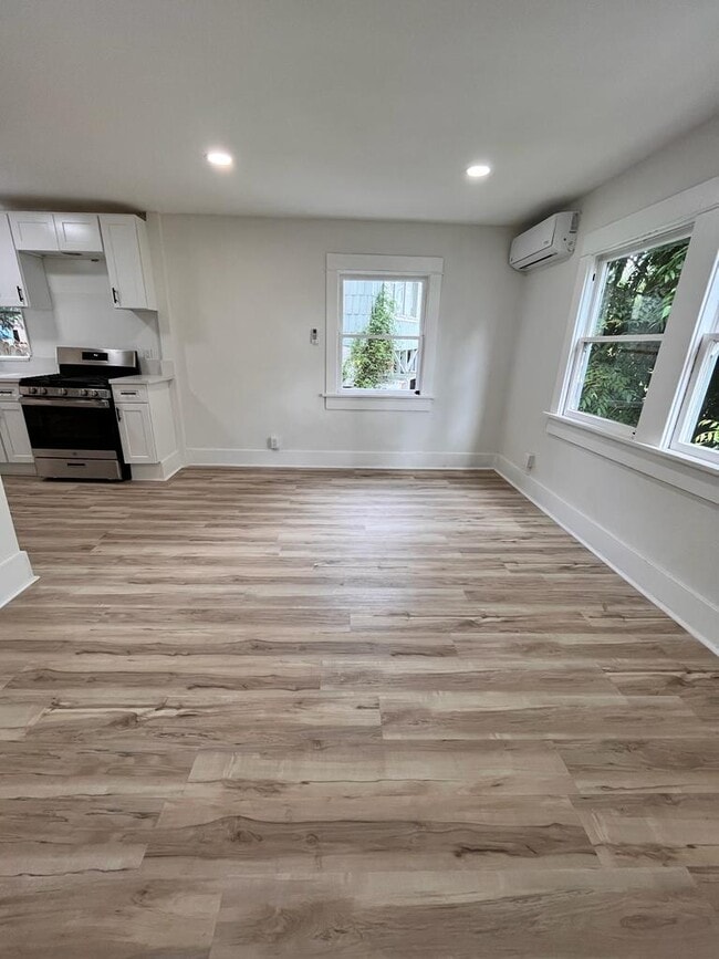 Building Photo - 2436 Echo Park Ave