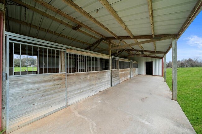 Building Photo - 32826 Rogers Rd