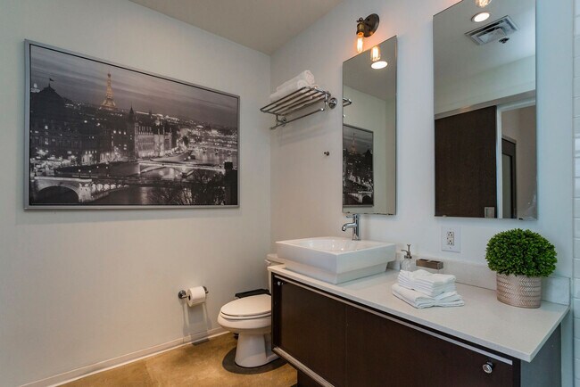 Building Photo - 2115 Yeaman Pl