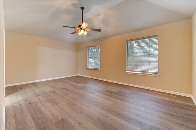 Building Photo - 138 W New Meadows Dr