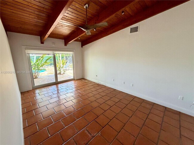 Building Photo - 9340 Jamaica Dr