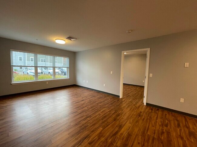 Building Photo - 15 E Ridge Dr