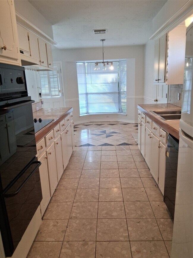 Building Photo - 7515 Brush Wood Dr