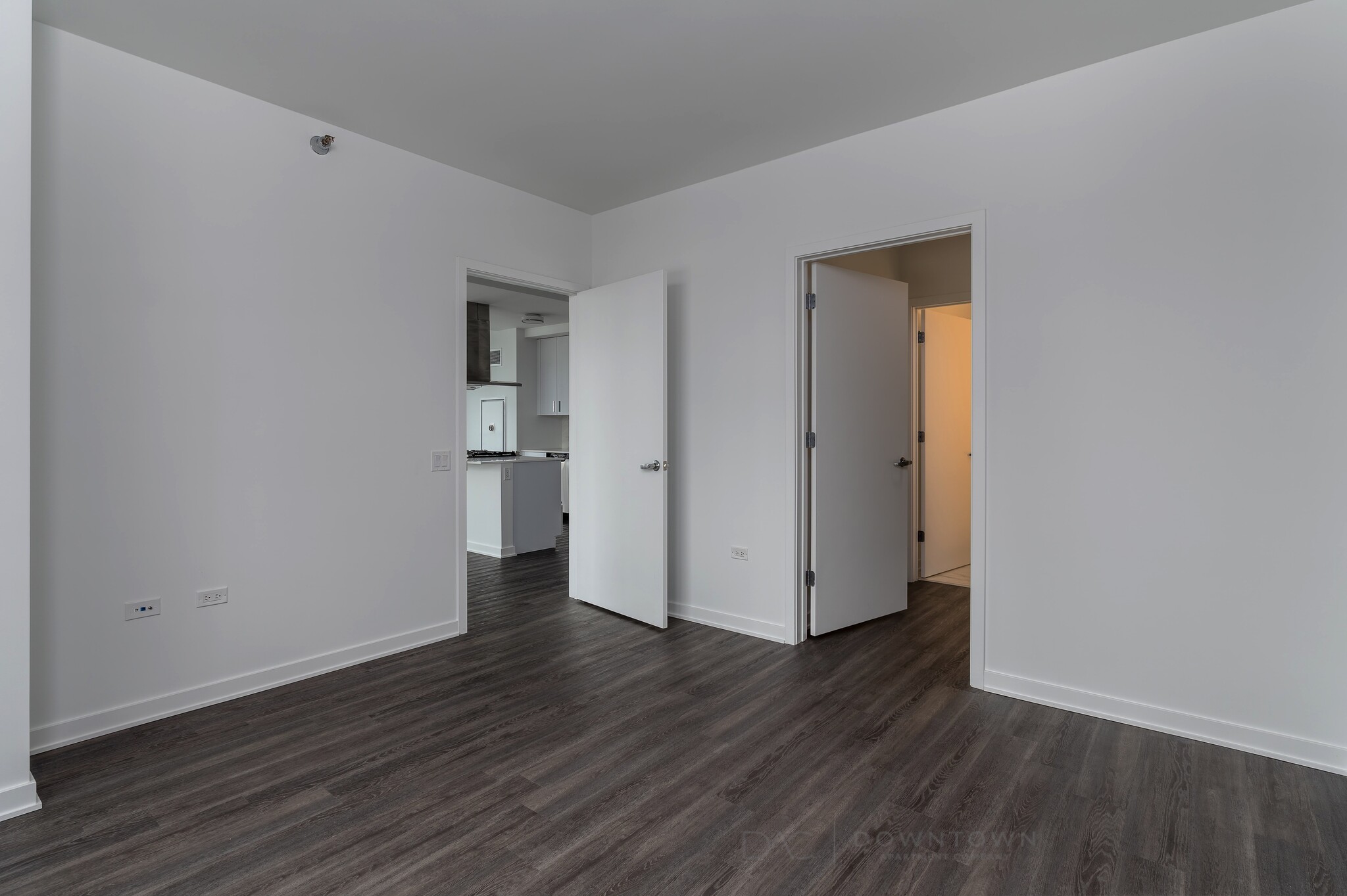 Building Photo - 1254 N La Salle Dr