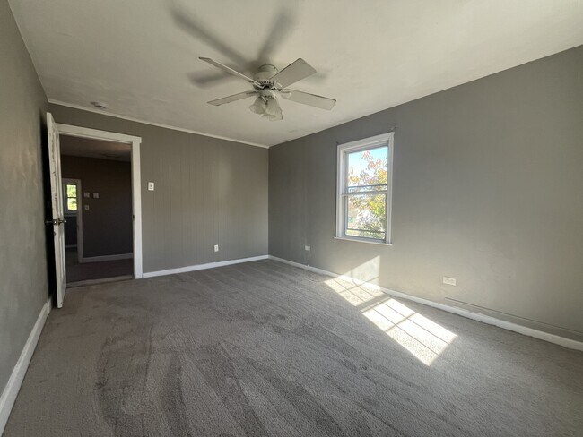 Building Photo - 1077 Main St