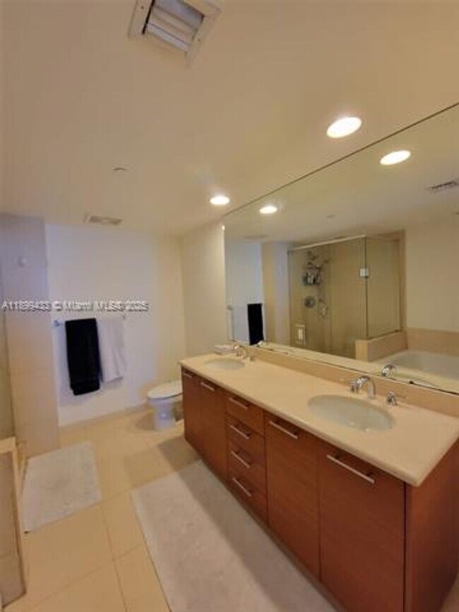 Building Photo - 50 Biscayne Blvd