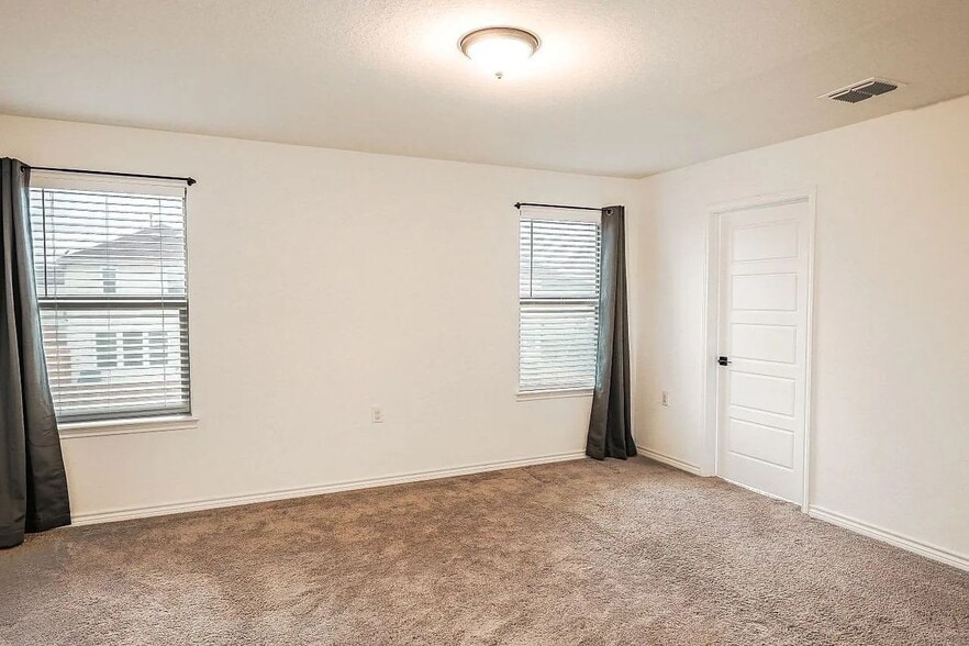 Building Photo - 5527 Castle Brook Dr