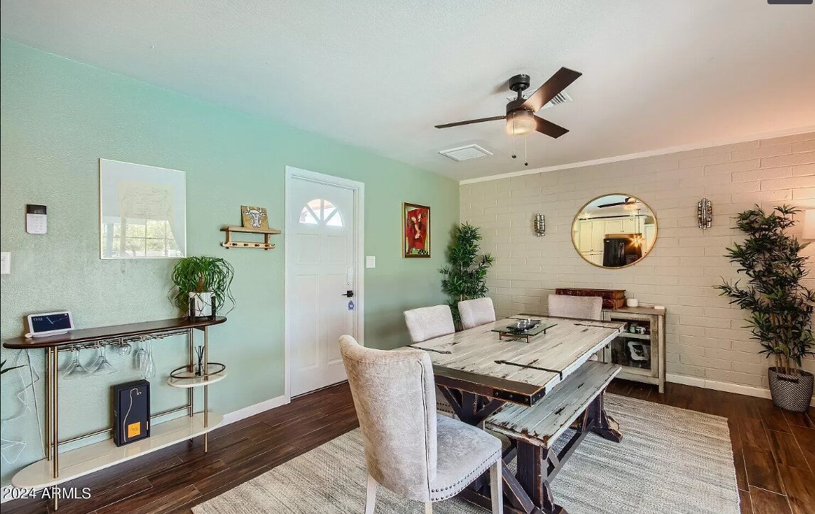 Building Photo - 422 E Balboa Dr