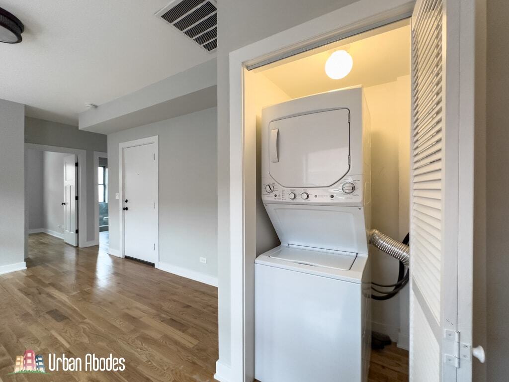 Building Photo - 2206 W Eastwood Ave