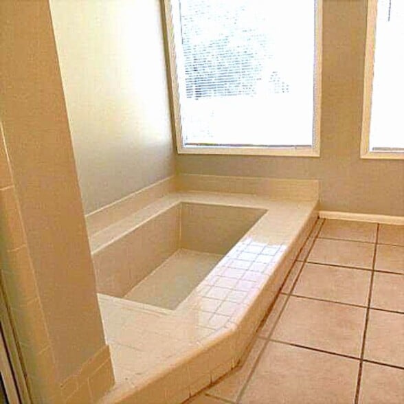 Building Photo - Metrowest Area!! 4 Bedroom 2.5 Bath Home Coming Soon!!