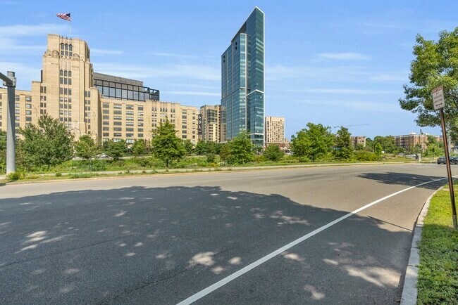 Building Photo - 122 Riverway