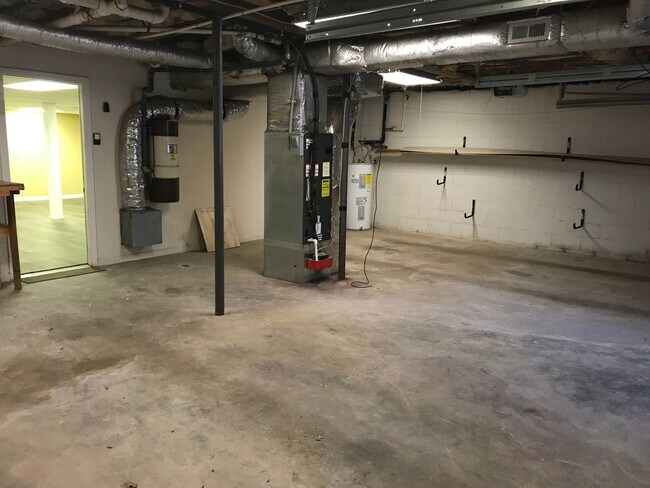 Building Photo - 3 Bedroom Home with Bonus Room For Rent!