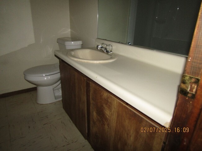 Building Photo - Great Condo located on the Westside of Law...