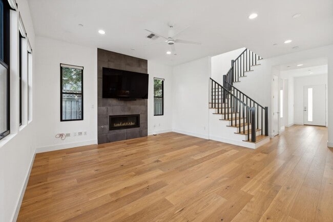 Building Photo - Luxurious Modern Single Family Home in West Menlo Park Available Now!