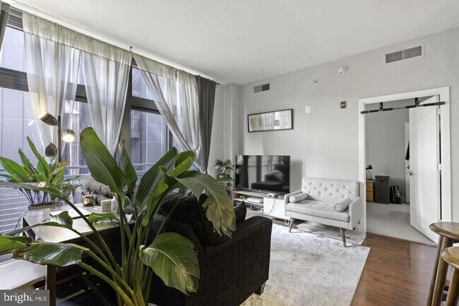 Building Photo - 2120 Vermont Ave NW