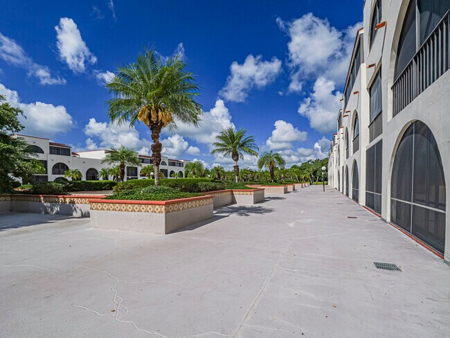 Building Photo - 5601 Jimmy Buffett Mem Hwy